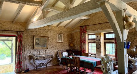 Maison de charme en pierres au coeur du Périgord Noir avec 11 hectares de terrain et un golf accessible à pied
