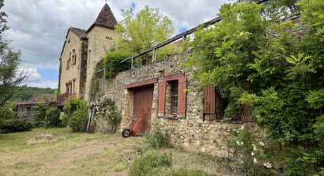 Maison de charme en pierres au coeur du Périgord Noir avec 11 hectares de terrain et un golf accessible à pied
