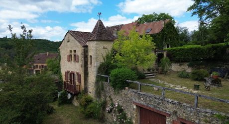Maison de charme en pierres au coeur du Périgord Noir avec 11 hectares de terrain et un golf accessible à pied