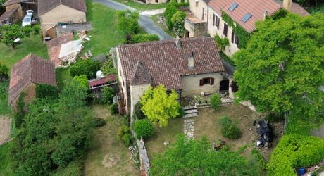 Maison de charme en pierres au coeur du Périgord Noir avec 11 hectares de terrain et un golf accessible à pied
