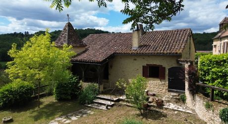 Maison de charme en pierres au coeur du Périgord Noir avec 11 hectares de terrain et un golf accessible à pied