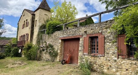 Maison de charme en pierres au coeur du Périgord Noir avec 11 hectares de terrain et un golf accessible à pied