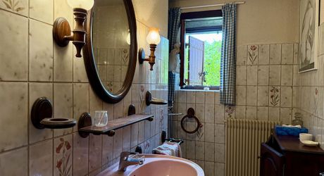 Maison de charme en pierres au coeur du Périgord Noir avec 11 hectares de terrain et un golf accessible à pied
