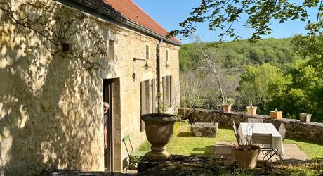 Maison de caractère rénovée avec piscine et vue dégagée entre Sarlat et  Souillac