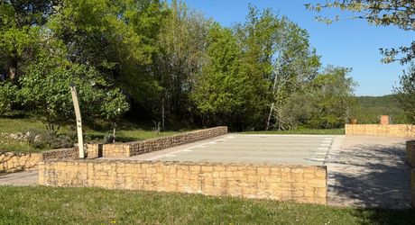 Maison de caractère rénovée avec piscine et vue dégagée entre Sarlat et  Souillac