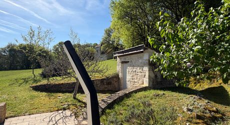 Maison de caractère rénovée avec piscine et vue dégagée entre Sarlat et  Souillac