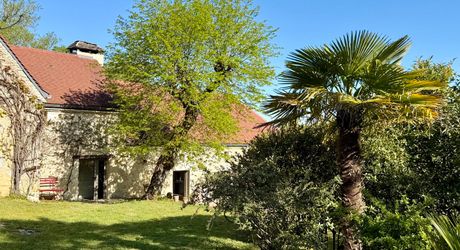 Maison de caractère rénovée avec piscine et vue dégagée entre Sarlat et  Souillac