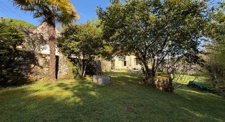 Maison de caractère rénovée avec piscine et vue dégagée entre Sarlat et  Souillac