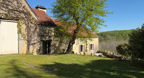 Maison de caractère rénovée avec piscine et vue dégagée entre Sarlat et  Souillac