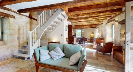Maison de caractère rénovée avec piscine et vue dégagée entre Sarlat et  Souillac