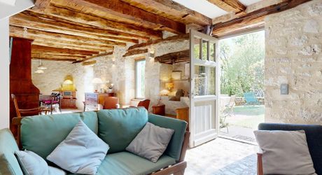 Maison de caractère rénovée avec piscine et vue dégagée entre Sarlat et  Souillac