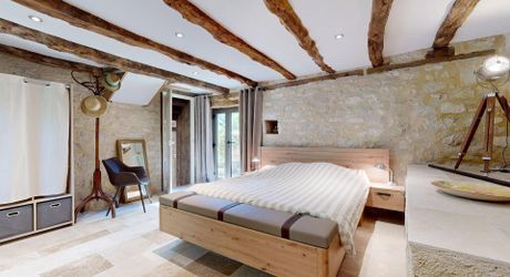 Maison de caractère rénovée avec piscine et vue dégagée entre Sarlat et  Souillac