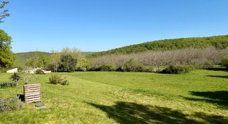 Maison de caractère rénovée avec piscine et vue dégagée entre Sarlat et  Souillac