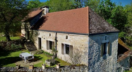 Maison de caractère rénovée avec piscine et vue dégagée entre Sarlat et  Souillac