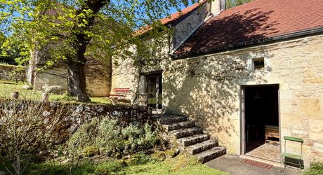 Maison de caractère rénovée avec piscine et vue dégagée entre Sarlat et  Souillac