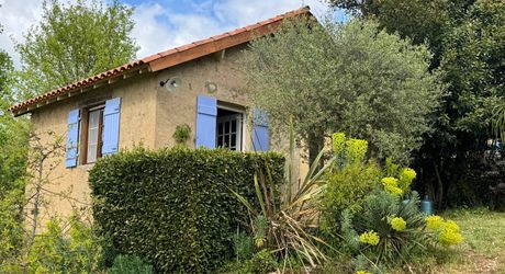 Maison ancienne charmante avec petite dépendance dans un petit hameau