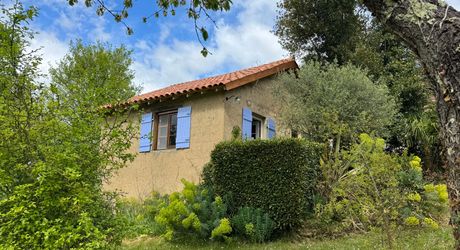 Maison ancienne charmante avec petite dépendance dans un petit hameau