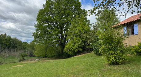 Maison ancienne charmante avec petite dépendance dans un petit hameau