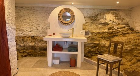 Maison ancienne charmante avec petite dépendance dans un petit hameau