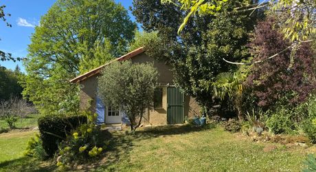 Maison ancienne charmante avec petite dépendance dans un petit hameau