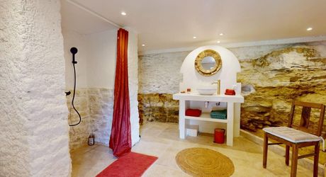 Maison ancienne charmante avec petite dépendance dans un petit hameau