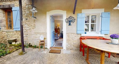 Maison ancienne charmante avec petite dépendance dans un petit hameau