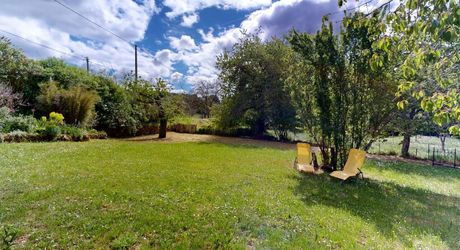 Maison ancienne charmante avec petite dépendance dans un petit hameau
