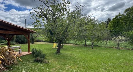 Maison ancienne charmante avec petite dépendance dans un petit hameau