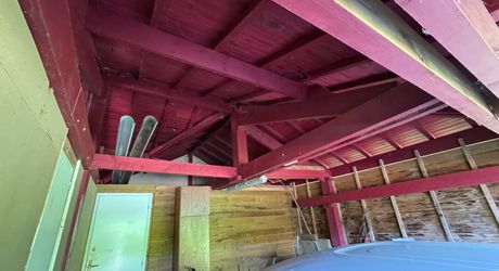 Maison de plain-pied 3 chambres avec dépendances dont un garage pour camping car et piscine en plein cœur du Périgord Noir