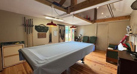 Maison de plain-pied 3 chambres avec dépendances dont un garage pour camping car et piscine en plein cœur du Périgord Noir