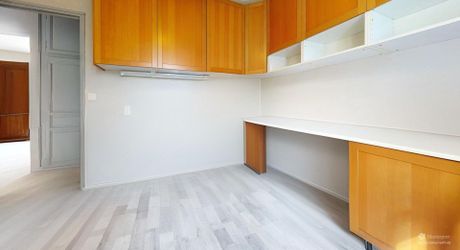 Maison de plain-pied 3 chambres avec dépendances dont un garage pour camping car et piscine en plein cœur du Périgord Noir