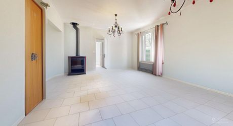 Maison de plain-pied 3 chambres avec dépendances dont un garage pour camping car et piscine en plein cœur du Périgord Noir