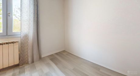 Maison de plain-pied 3 chambres avec dépendances dont un garage pour camping car et piscine en plein cœur du Périgord Noir