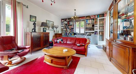 Maison de plain-pied 3 chambres avec dépendances dont un garage pour camping car et piscine en plein cœur du Périgord Noir