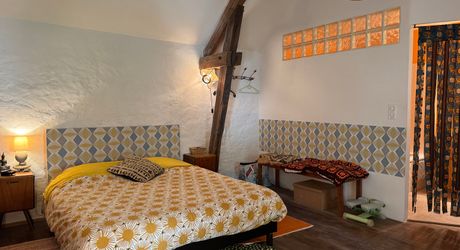 Charmante ancienne fermette en pierre restaurée au coeur du Périgord Noir, au calme, proche des commerces