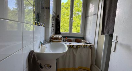 Charmante ancienne fermette en pierre restaurée au coeur du Périgord Noir, au calme, proche des commerces