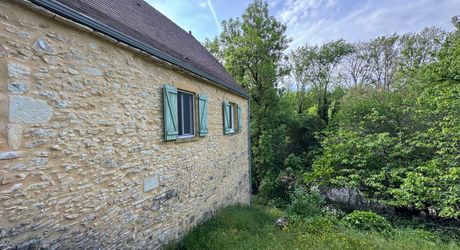Charmante ancienne fermette en pierre restaurée au coeur du Périgord Noir, au calme, proche des commerces