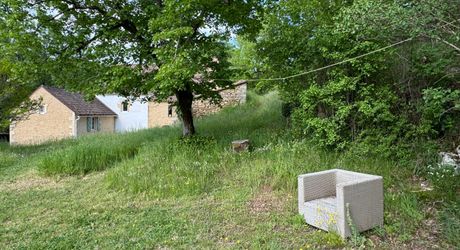 Charmante ancienne fermette en pierre restaurée au coeur du Périgord Noir, au calme, proche des commerces