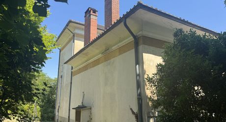 Maison ancienne avec jardin, position dominante