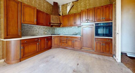 Maison ancienne avec jardin, position dominante