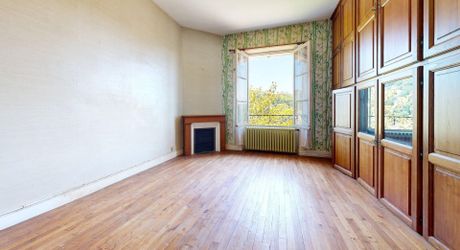 Maison ancienne avec jardin, position dominante