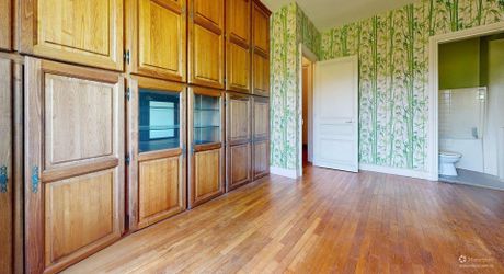 Maison ancienne avec jardin, position dominante