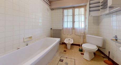 Maison ancienne avec jardin, position dominante