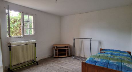 Ancien corps de ferme perigordin à rénover avec 2 ha 67 en jardin et prairie.
