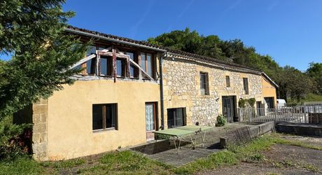Une maison pleine de vie et de possibilités avec piscine et 2 hectares et demi et ... 9 chambres !