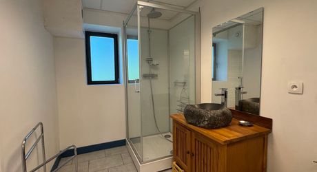 Une maison pleine de vie et de possibilités avec piscine et 2 hectares et demi et ... 9 chambres !