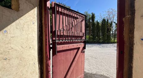 Une maison pleine de vie et de possibilités avec piscine et 2 hectares et demi et ... 9 chambres !