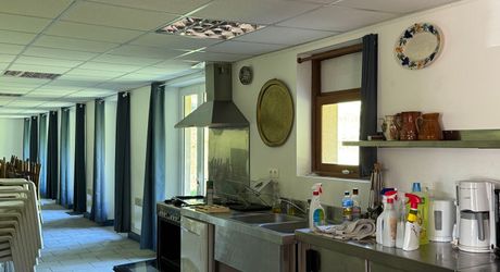 Une maison pleine de vie et de possibilités avec piscine et 2 hectares et demi et ... 9 chambres !