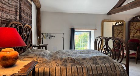 Une maison pleine de vie et de possibilités avec piscine et 2 hectares et demi et ... 9 chambres !