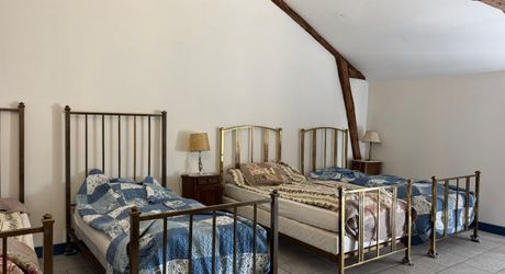 Une maison pleine de vie et de possibilités avec piscine et 2 hectares et demi et ... 9 chambres !